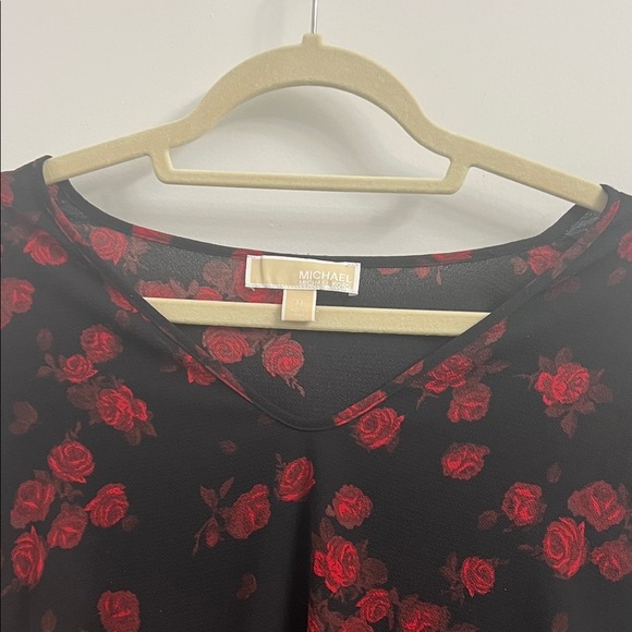Michael Kors Black With Red Roses Floral Blouse - Picture 4 of 6